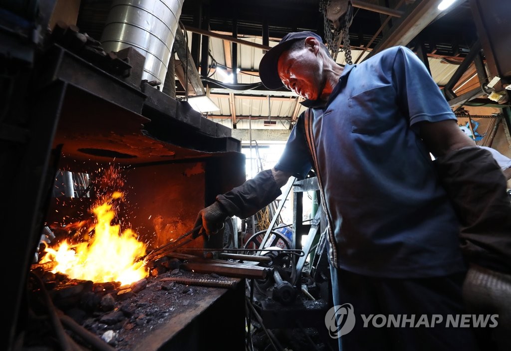 폭염보다 더한 열기