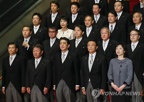 아베, 개각으로 기사회생?…내각지지율 8.6%P 상승