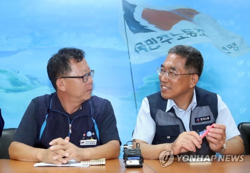 한국노총 위원장 2년 7개월만에 민주노총 방문