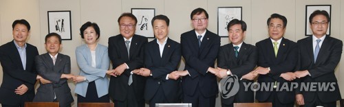 기념촬영하는 박능후 장관과 보건의약단체장들