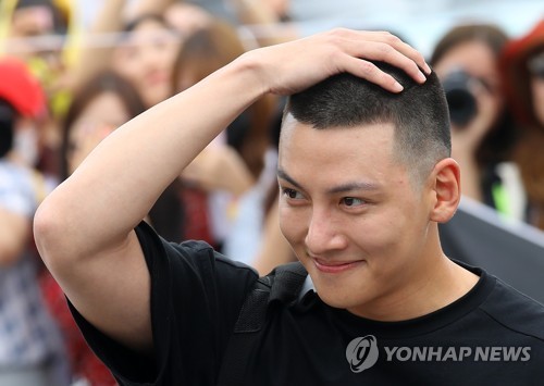 지창욱, 짧은 머리 어색해