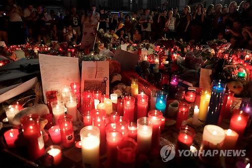 스페인 차량테러 희생자 추모 촛불