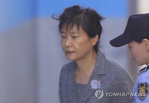 박근혜 속행공판 법정출석