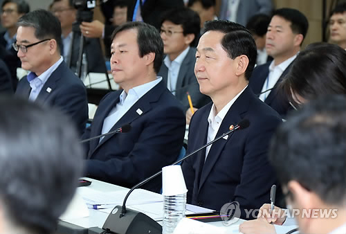 문 대통령 발언 경청하는 교육, 문체부 장관