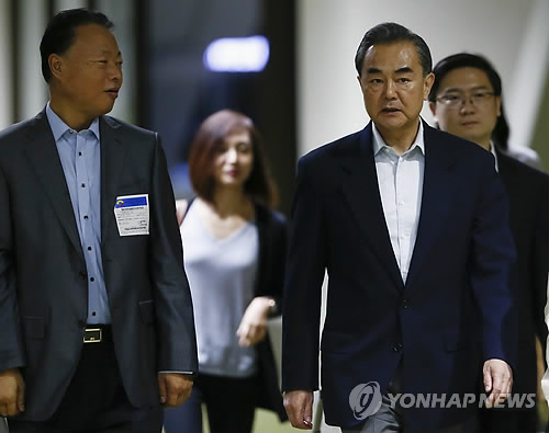 왕이 中외교, 北도발 비판하면서도 '대화' 촉구