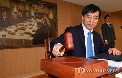 개의하는 이주열 총재