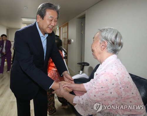 정치활동 재개한 김무성