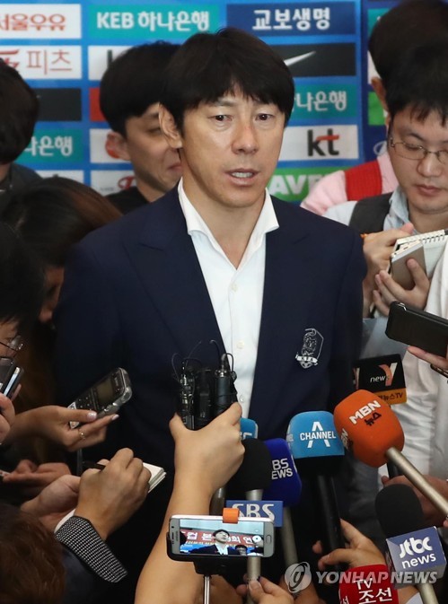 우즈벡전 마치고 귀국한 신태용 축구대표팀 감독