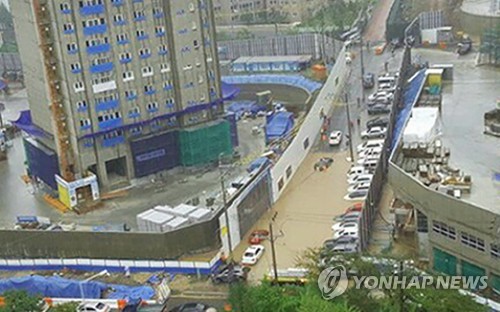 울산 폭우로 차 10여대 물에 잠겨