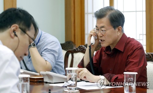 문재인 대통령, 트럼프 미국 대통령과 통화