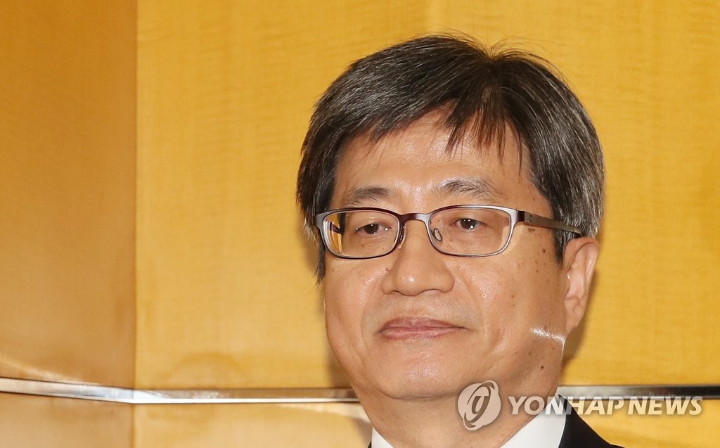 생각에 잠긴 김명수 후보자