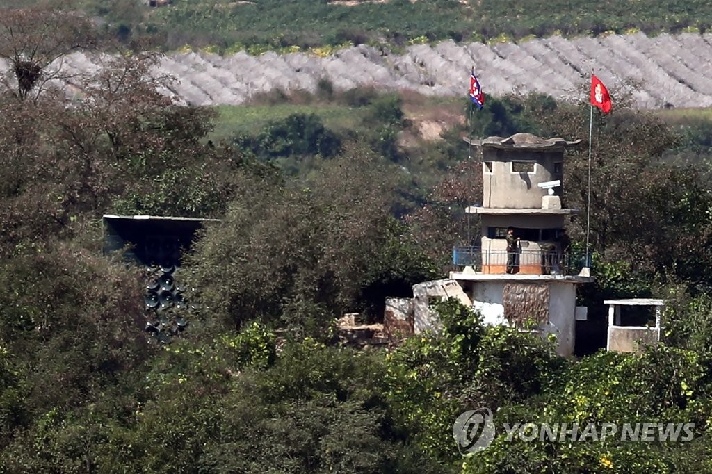 초소의 북한 병사들