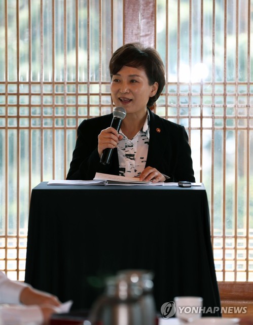 기자간담회 하는 김현미 장관