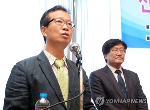 토론회 불참 밝히는 신고리 건설재개 측 이종수 소장