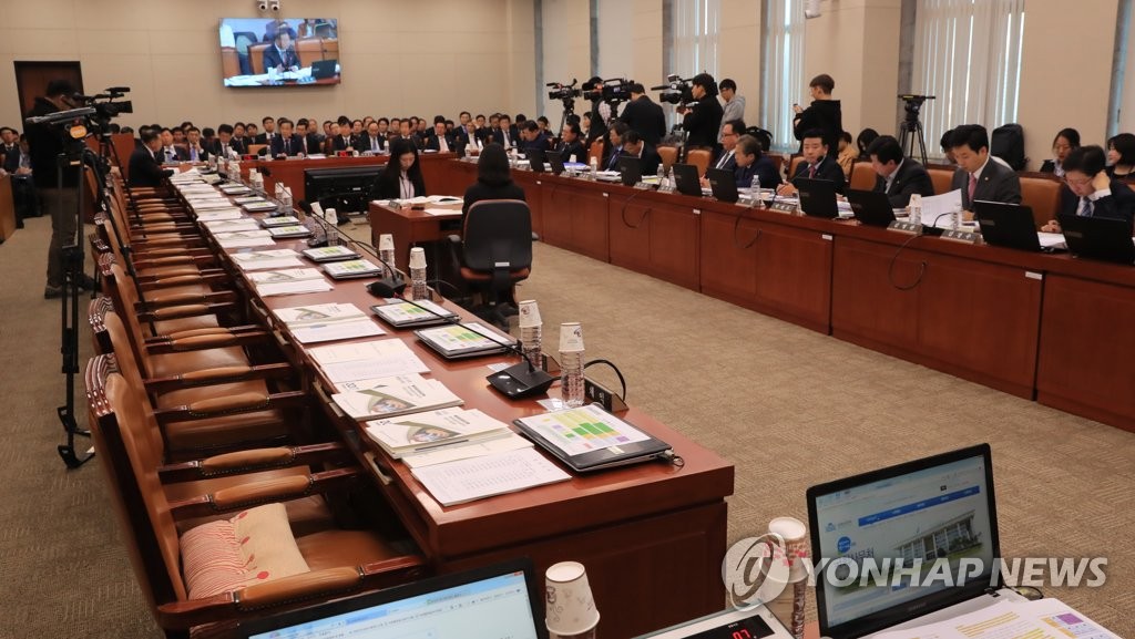 보이콧 철회했지만 아직은 빈자리