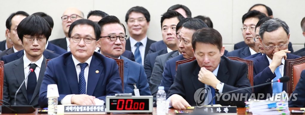 국회 과기정위 출석한 IT 전자통신업계 증인들