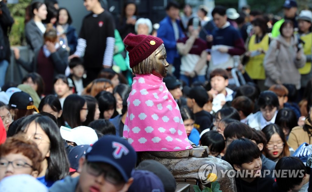 慰安婦問題の解決を求めて韓国の市民団体は毎週、日本大使館前で集会を開いている（資料写真）＝（聯合ニュース）