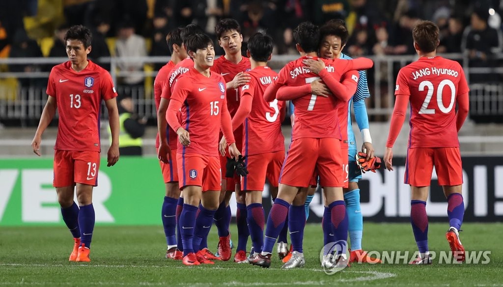 2-1 승리 거두는 한국