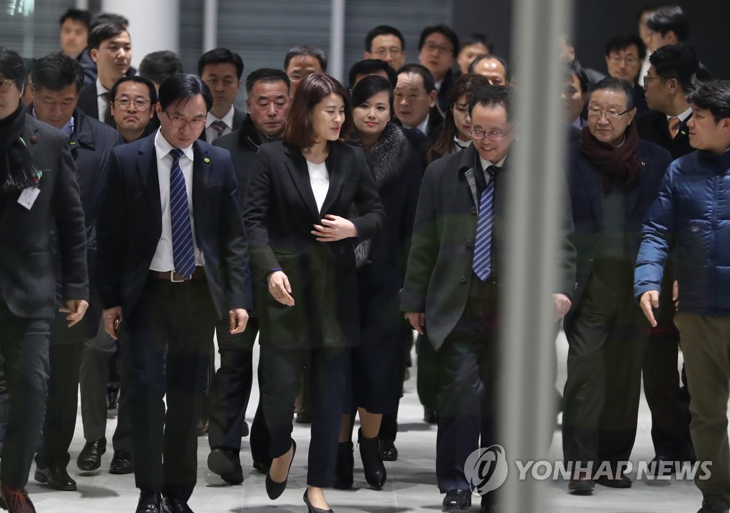 북한 예술단 사전점검단 강릉 아트센터 점검