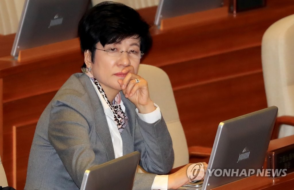 국회 본회의 출석한 김영주 고용노동부 장관
