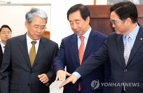 손잡아볼까