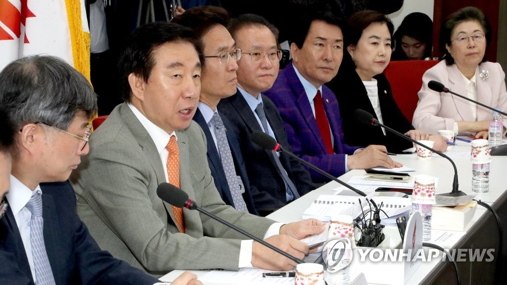 한국당, 정부 개헌안 발의 비판