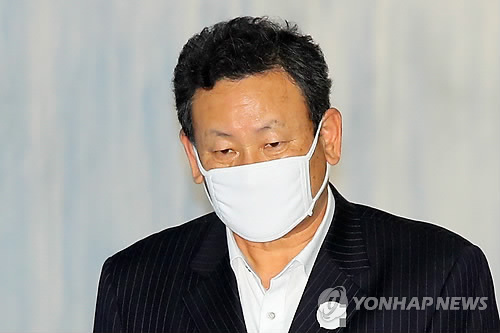 MB 재산관리인 이영배, 첫 공판 출석