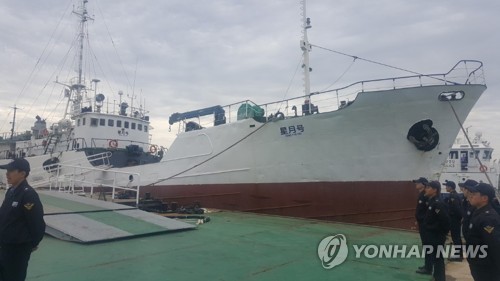 목포 입항한 '충돌 사망사고' 화물선