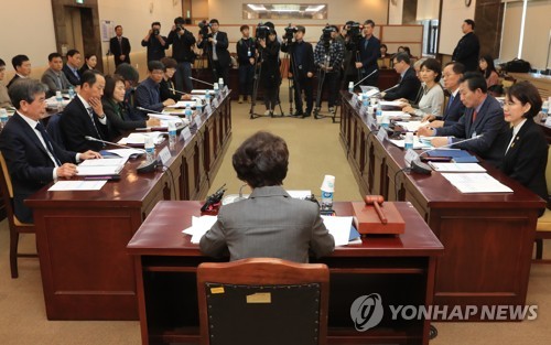 발언하는 신인령 의장