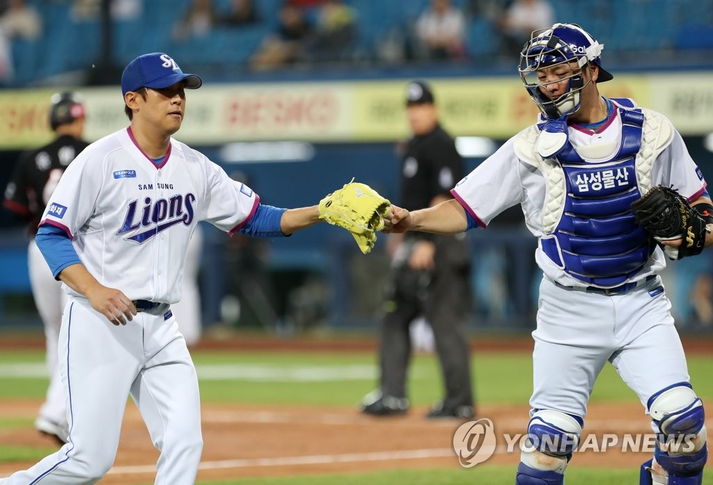 In this file photo from April 20, 2019, Yun Sung-hwan (L) and Kang Min-ho of the Samsung Lions celebrates getting out of a bases-loaded jam against the KT Wiz in the top of the fourth inning of a Korea Baseball Organization regular season game at Daegu Samsung Lions Park in Daegu, 300 kilometers southeast of Seoul. (Yonhap)