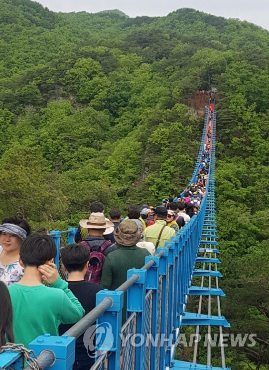 원주 소금강 출렁다리 관람객 100만명 돌파 '대박'
