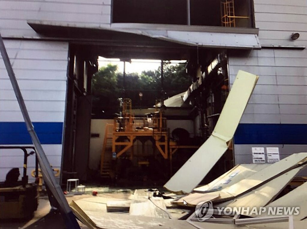 지난 2018년 5월 로켓 등 유도무기를 제조하는 한화 대전공장에서 로켓 추진체에 고체 연료를 주입하던 중 폭발사고가 났다 [한화 제공] 