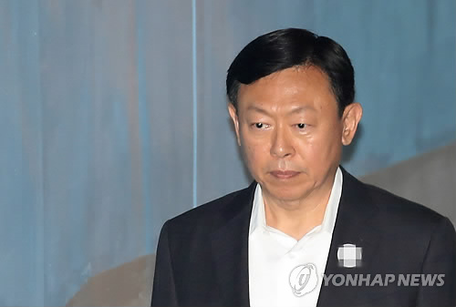 신동빈, 항소심 첫 공판 출석