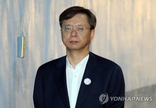 '국정농단 묵인' 우병우, 항소심 첫 공판 출석