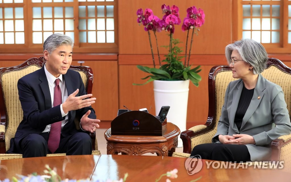 강경화 장관, 성 김 접견