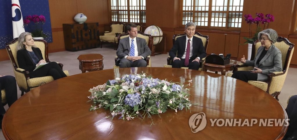 미.북 실무회담 미 대표단 접견하는 강경화 장관