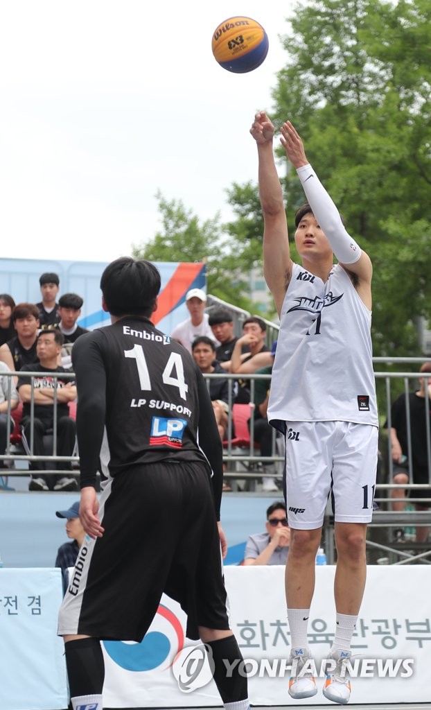 2점슛 시도하는 안영준