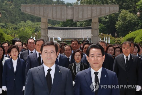 광주·전남 민주당 당선인 5·18묘지참배