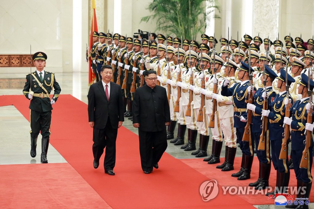 의장대 사열하는 북한 김정은 위원장