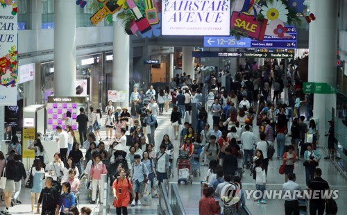 북적이는 인천공항 제1터미널 면세점