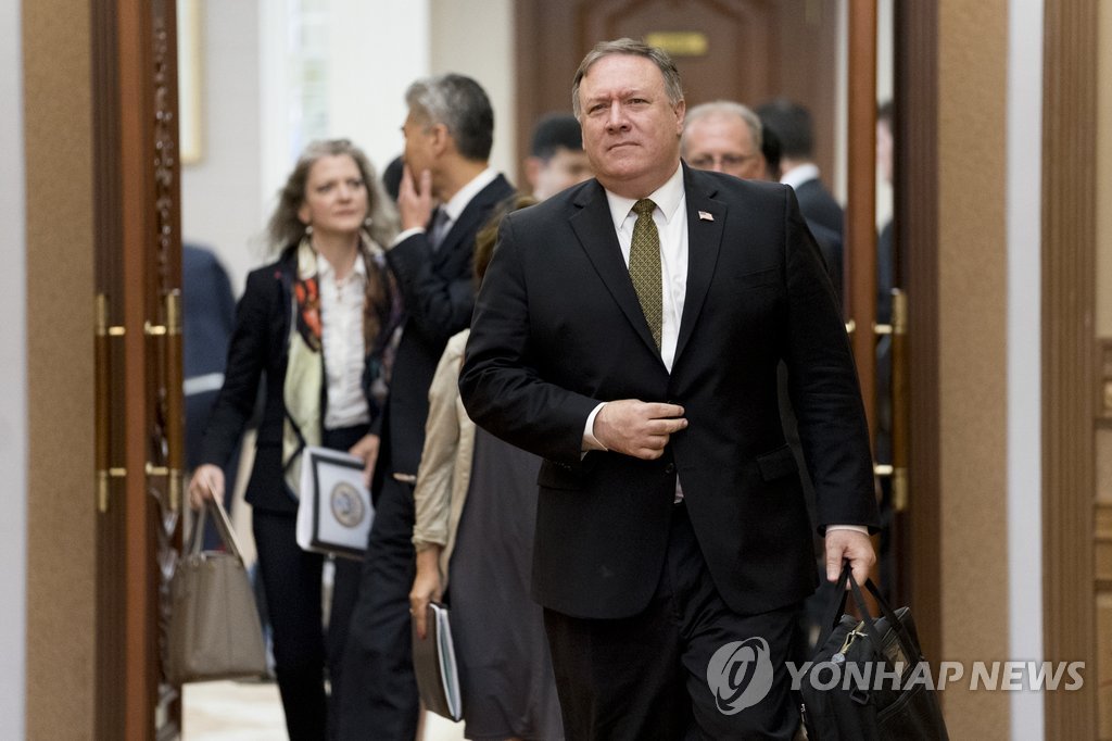방북 이틀째 폼페이오, 백화원영빈관 회담장 도착