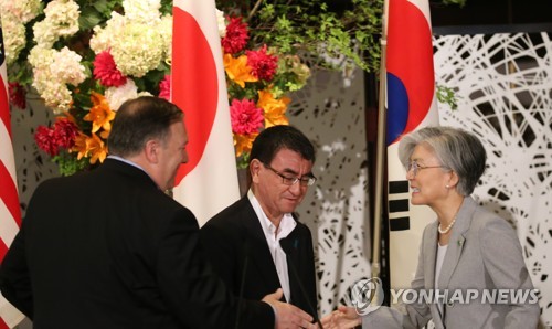 도쿄서 한미일 외교장관 회의…악수하는 장관들