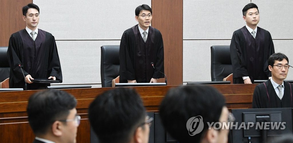 박근혜 '특활비·공천개입' 1심서 징역 8년