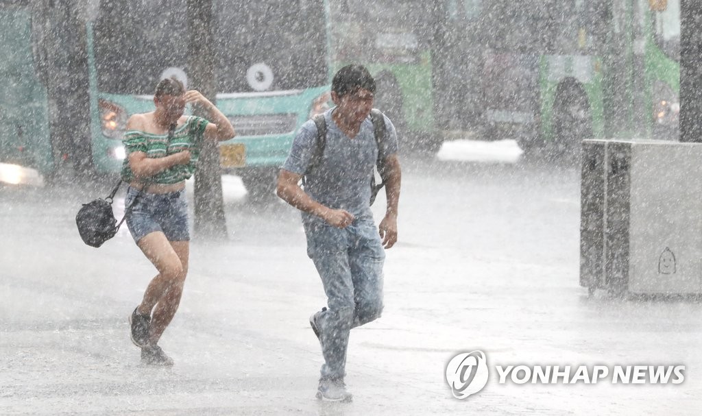 반갑지만...일단 뛰어!