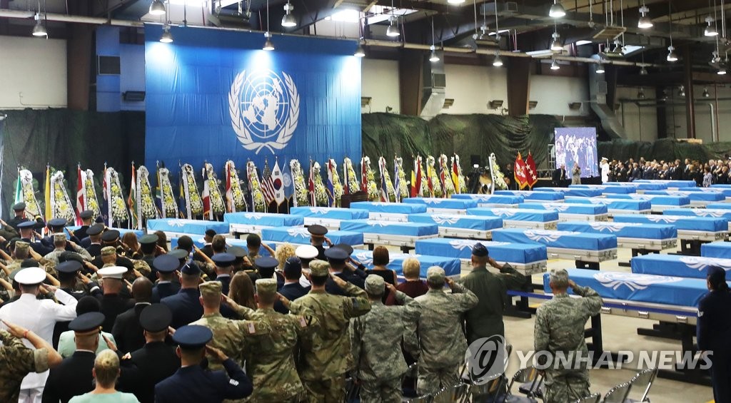 The file photo, taken Aug. 1, 2018, shows a ceremony in a hangar at Osan Air Base in Pyeongtaek, Gyeonggi Province, south of Seoul, to mark the return of 55 sets of remains of American troops killed during the 1950-53 Korean War that were earlier returned by North Korea. (Yonhap)