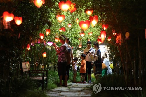 달빛을 벗삼아 걷다