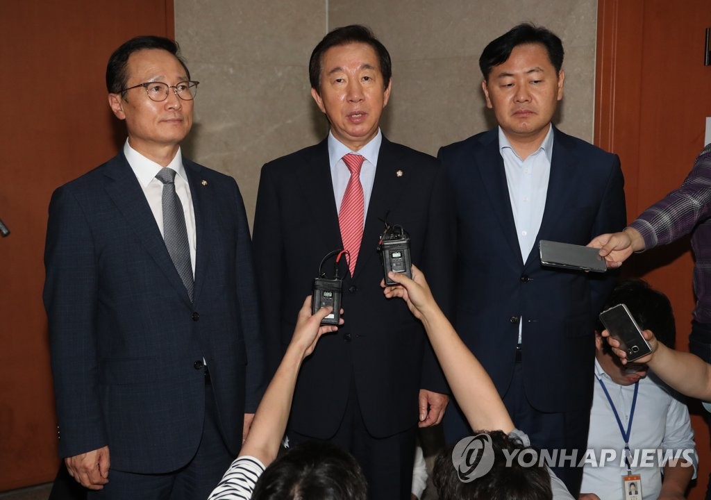 기자회견 하는 3당 원내대표