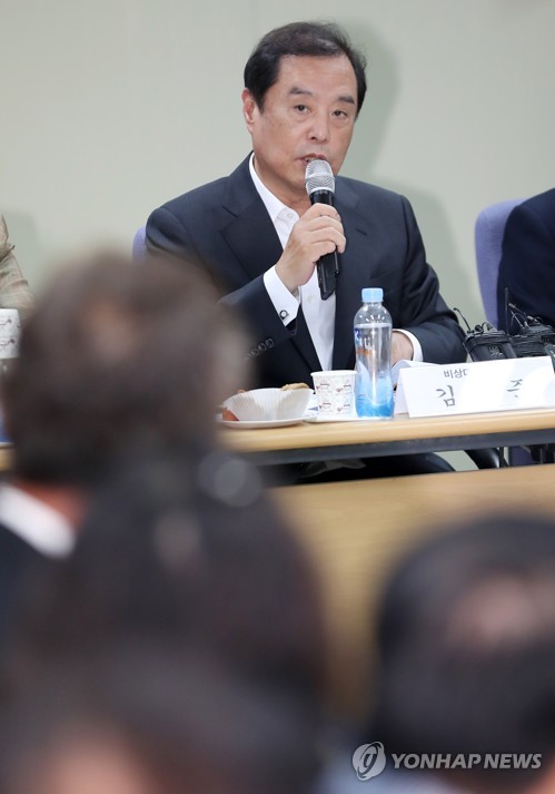 발언하는 김병준