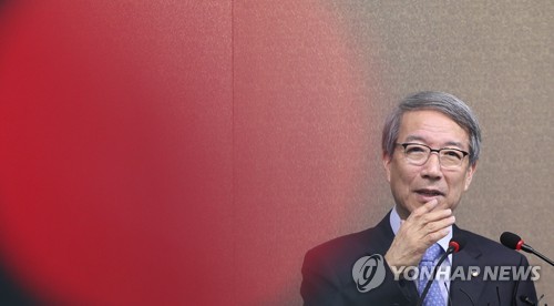 팬들 외면받는 한국야구, 진화나선 정운찬 총재