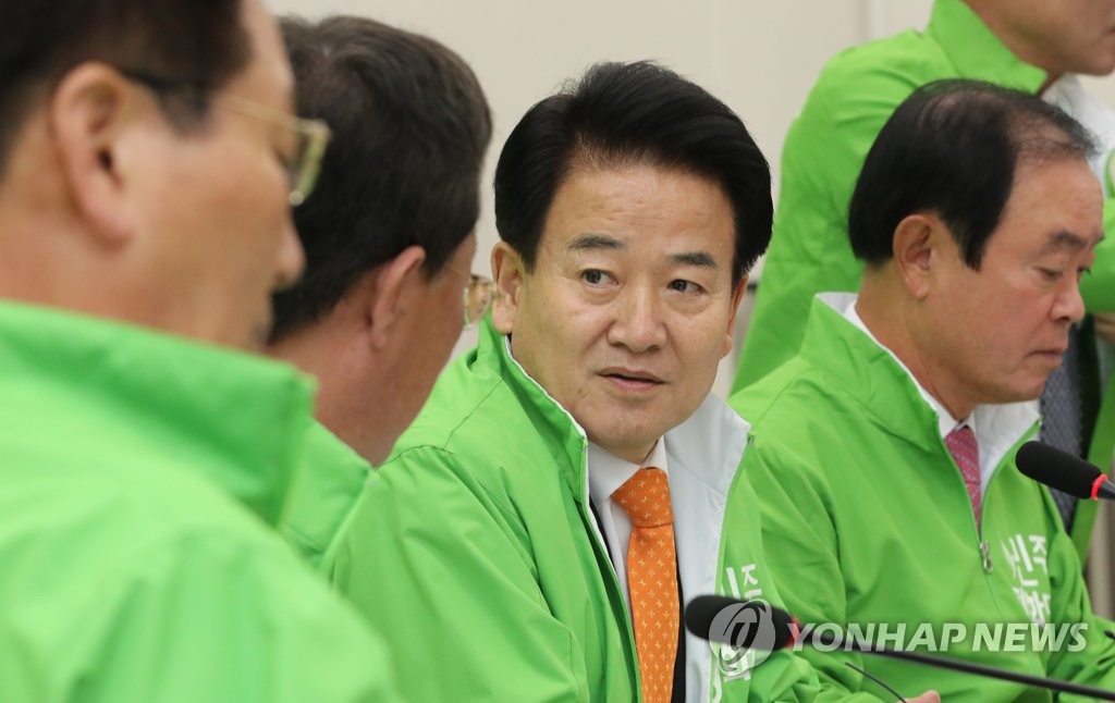 최고위원들과 이야기하는 정동영